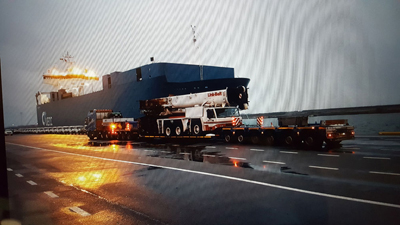 drayage of 18-wheeler flat racks transport crane to port to load on cargo ship for international transport